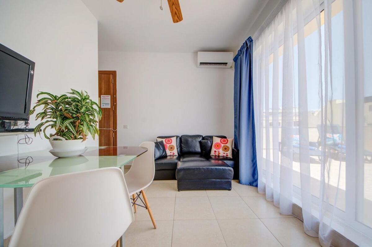 Azure Haven - Gzira Apartments And Penthouse By Shortletsmalta Room photo