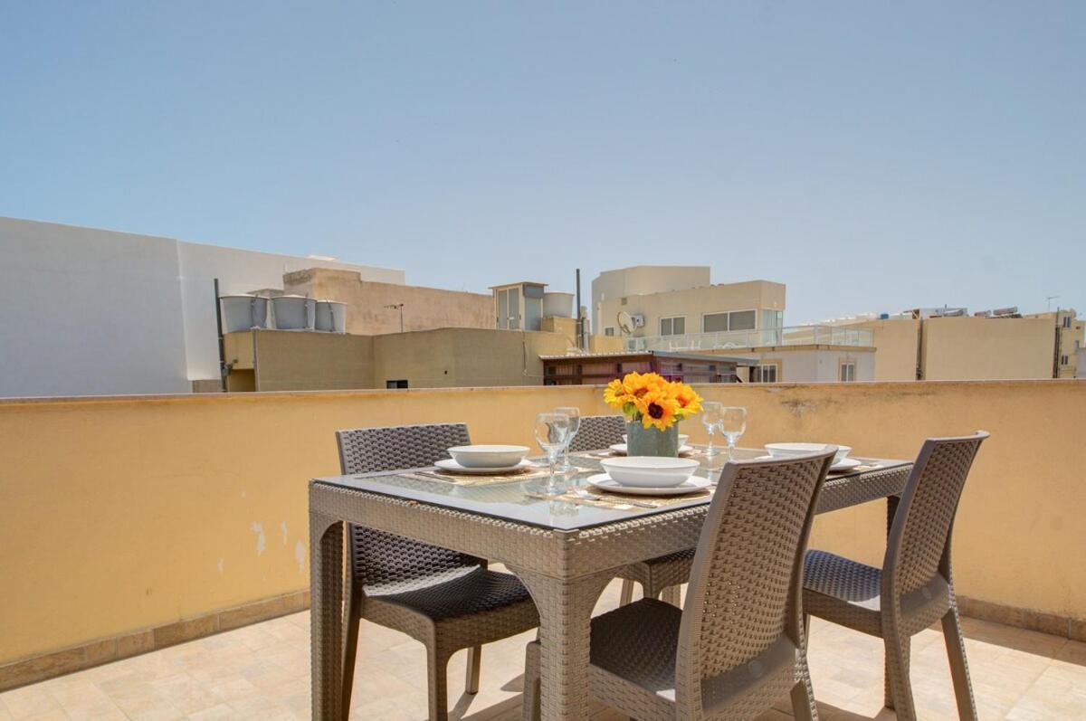Azure Haven - Gzira Apartments And Penthouse By Shortletsmalta Room photo